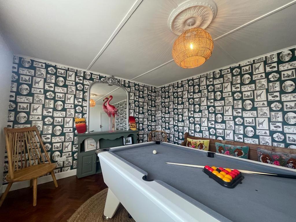 Baywatch Mawgan Porth Spacious Home Sleeps 9, Games Room, Parking & Garden المظهر الخارجي الصورة